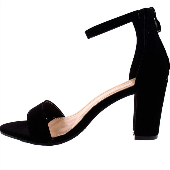 New Women’s Chunky Heel Sandal With Ankle Strap - Picture 2 of 3